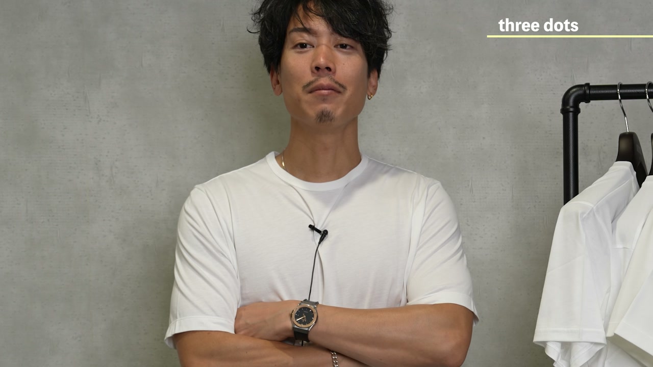 スリードッツのTシャツを着用したたくぞー