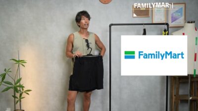 ファミリーマートのショーツを着用しているたくぞー