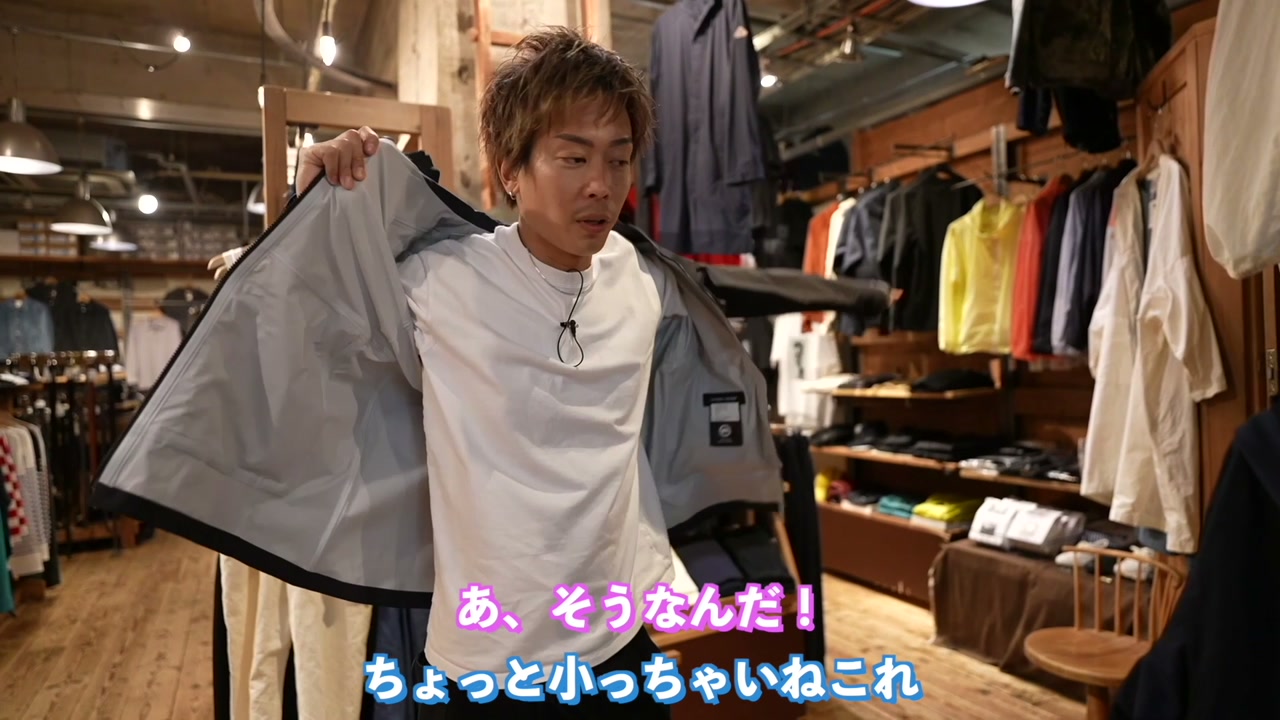 カナダグース春夏ジャケット(XLサイズ)を試着中のたくぞー