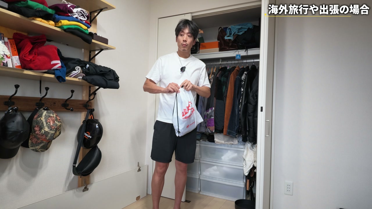 海外出張用の特別ポーチ(スキミング防止・コンセントアダプター・パスポート入り)
