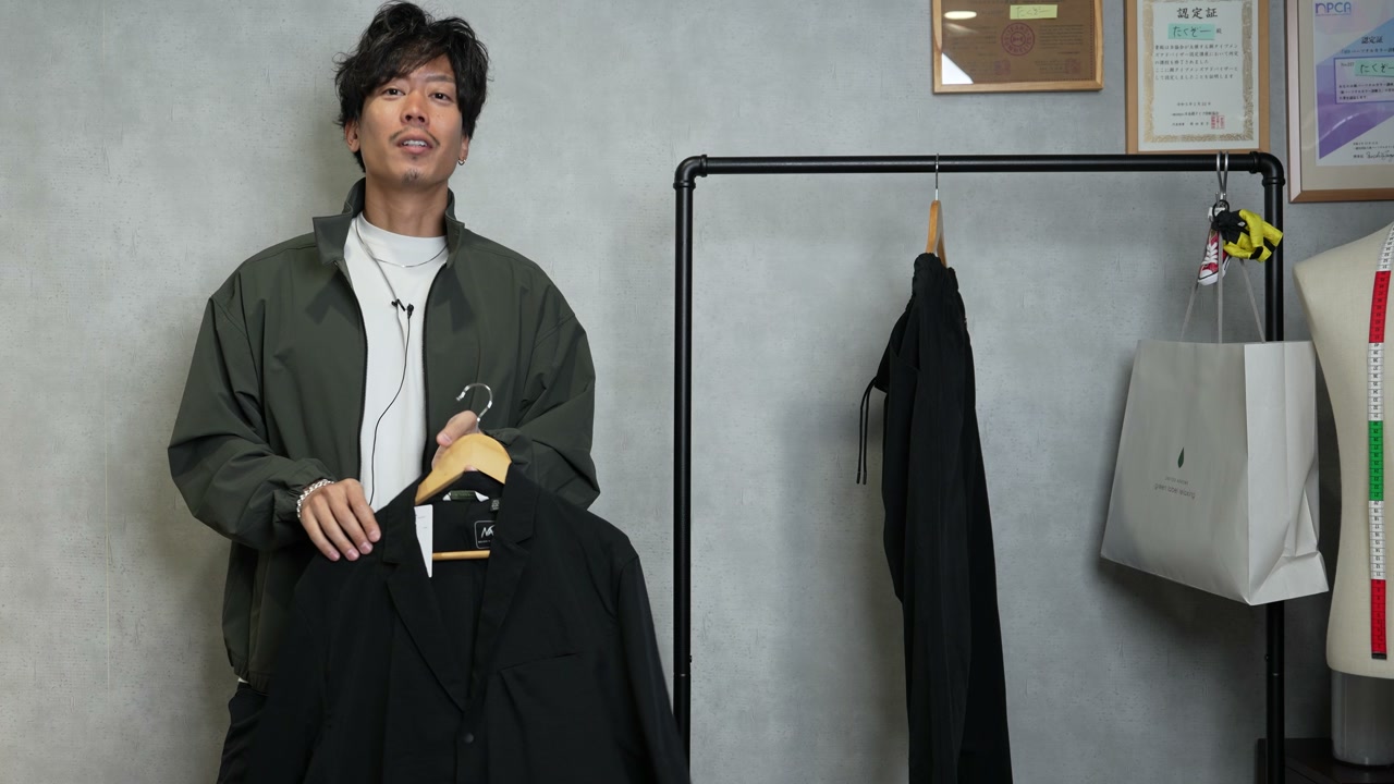 NANGAドットエアセットアップを着用したたくぞーさん・後ろから透け感が分かるカット