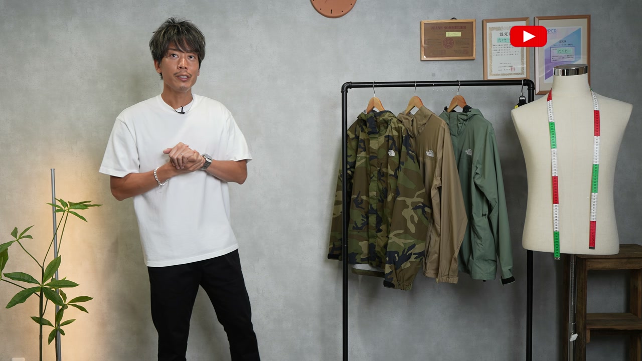 ノースフェイスのマウンテンパーカー3着を手に持つたくぞー