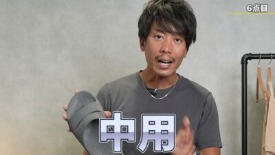 ウーフォスのサンダルをアップで映したカット