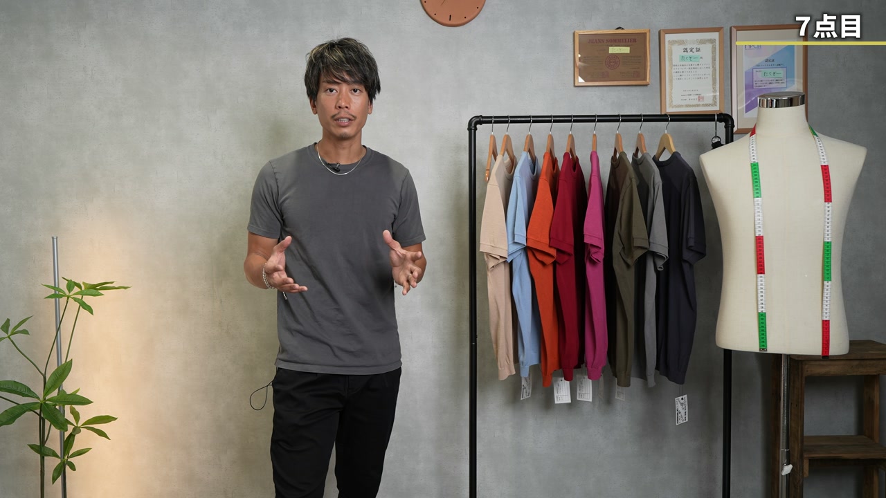 たくぞーが夏ニットを着用しているカット