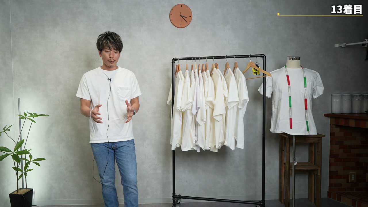 フルーツ オブ ザ ルームとグッドオンの白Tを着用したたくぞーさん