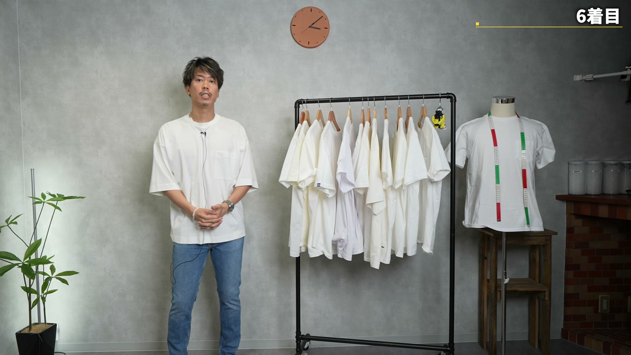無印良品オーガニックコットン白Tを着用したたくぞーさん