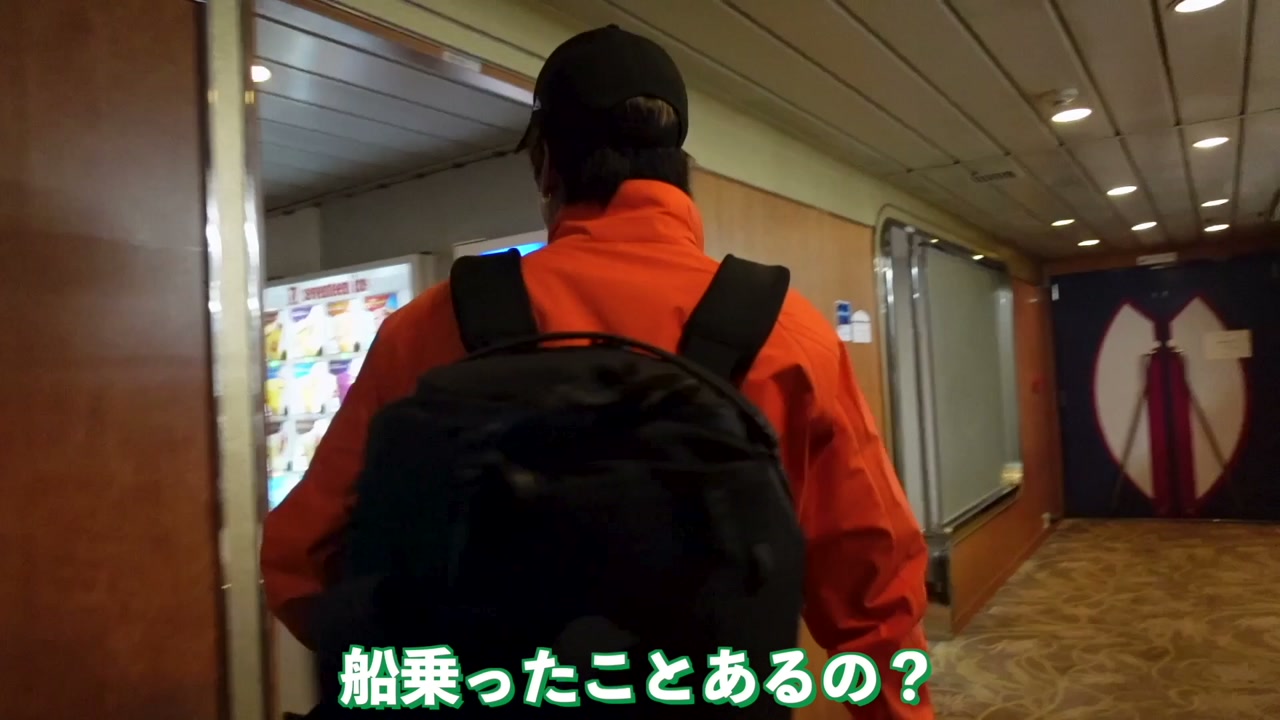 舞鶴港フェリーターミナルと乗船を待つバイク